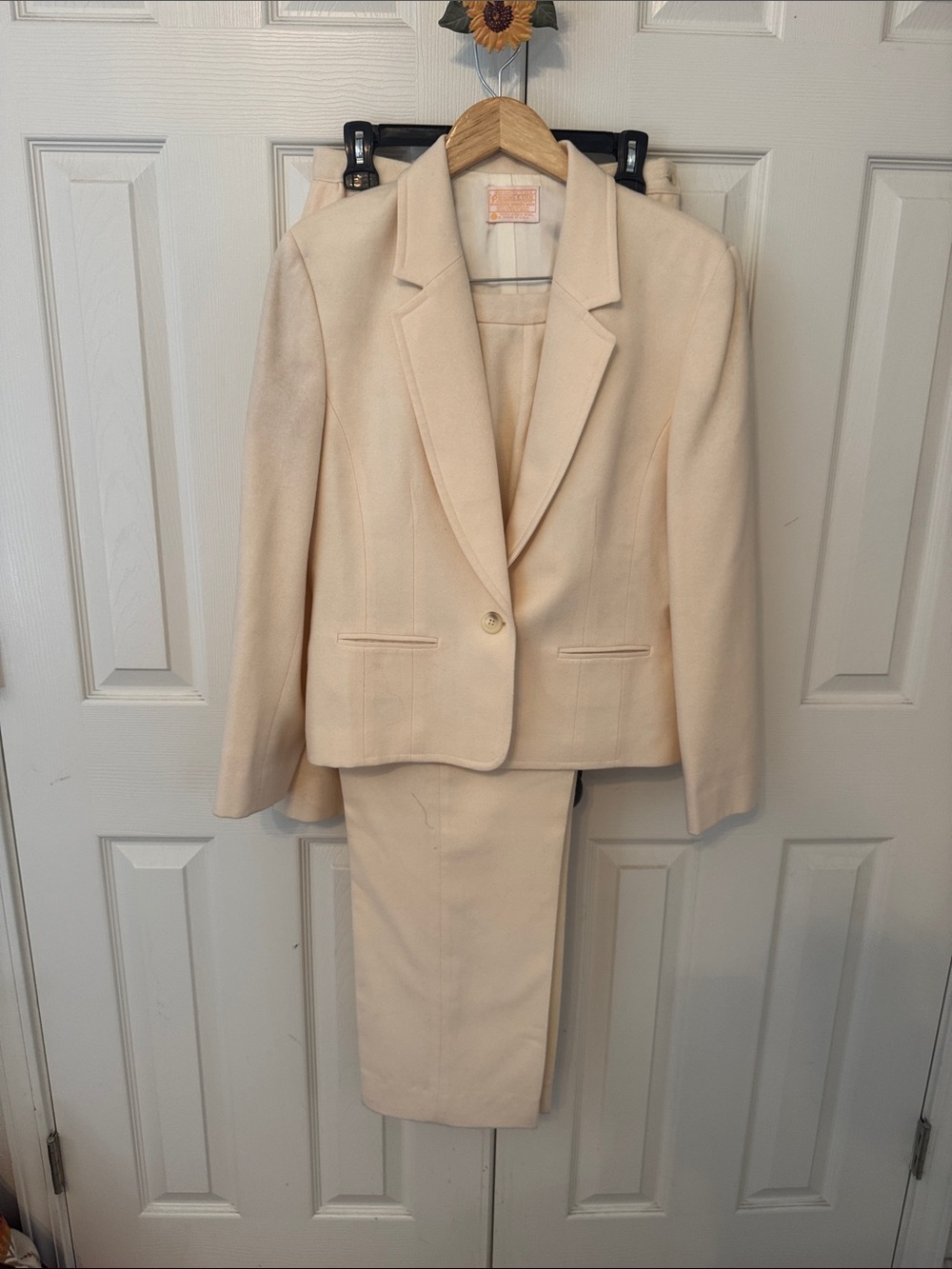 Pendleton 3 pc Classic Cream Blazer, skirt and Trouser lined Wool Suit-vintage